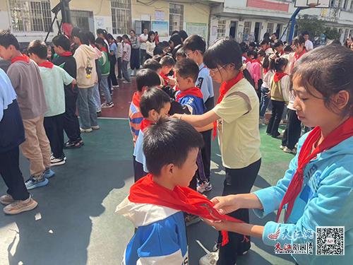 瑞金市瑞林镇中心小学举行新队员入队仪式活动