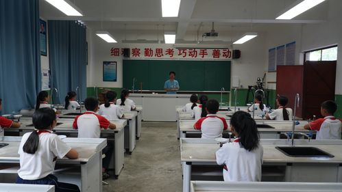 拾光计划腾冲站 教育照明点亮少年梦想